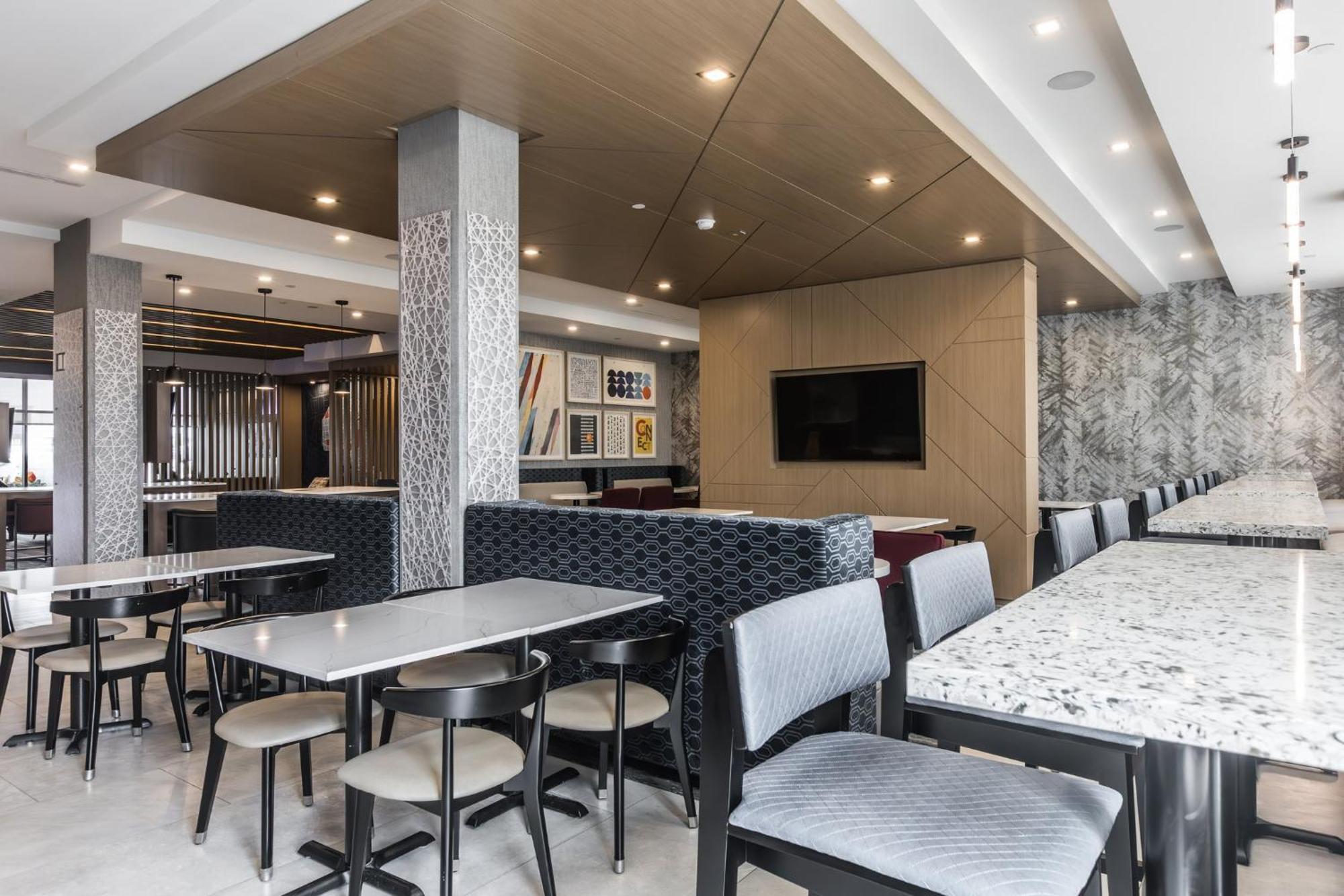 Holiday Inn Express & Suites - Toronto Airport South By Ihg מראה חיצוני תמונה