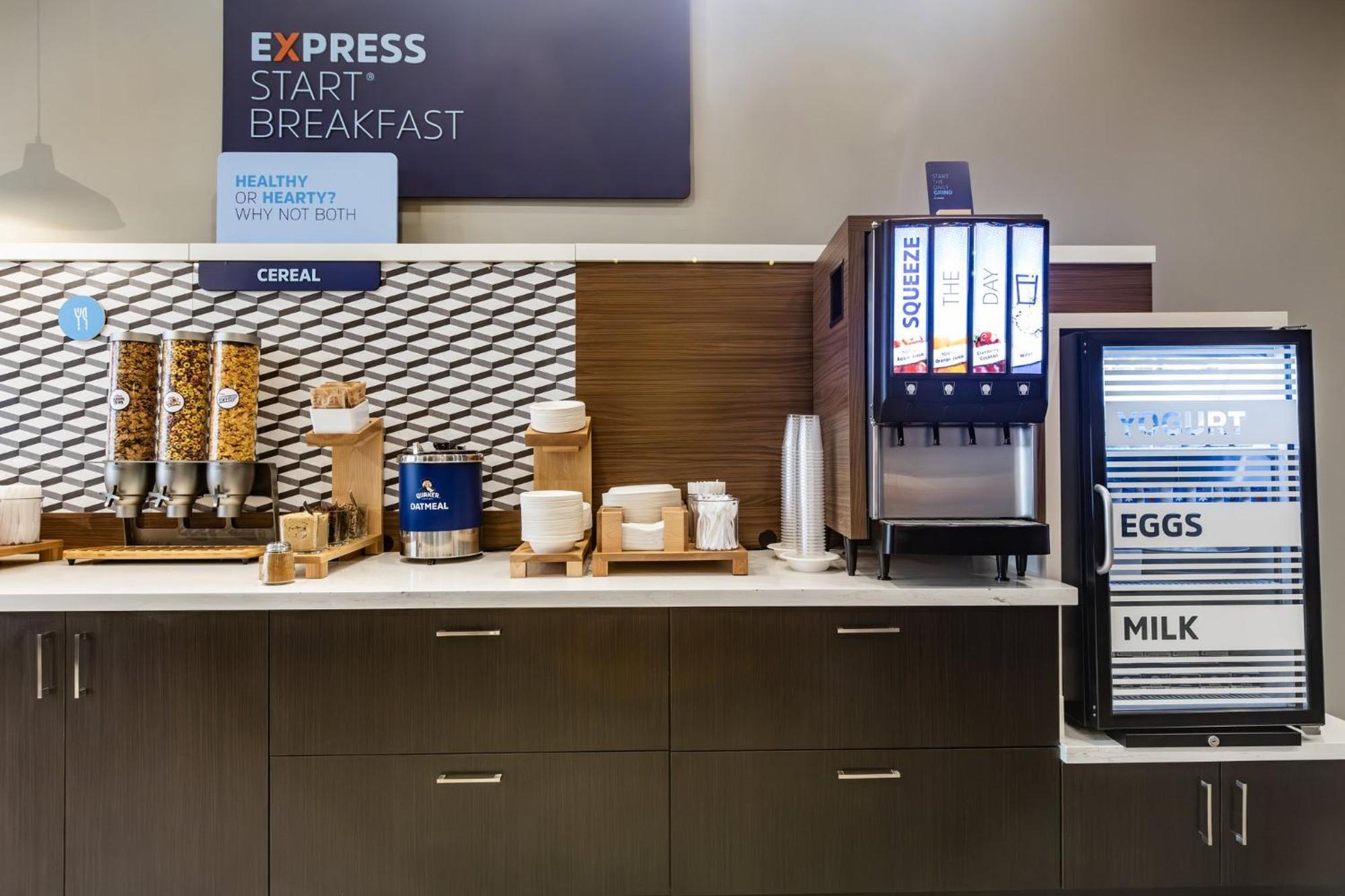 Holiday Inn Express & Suites - Toronto Airport South By Ihg מראה חיצוני תמונה