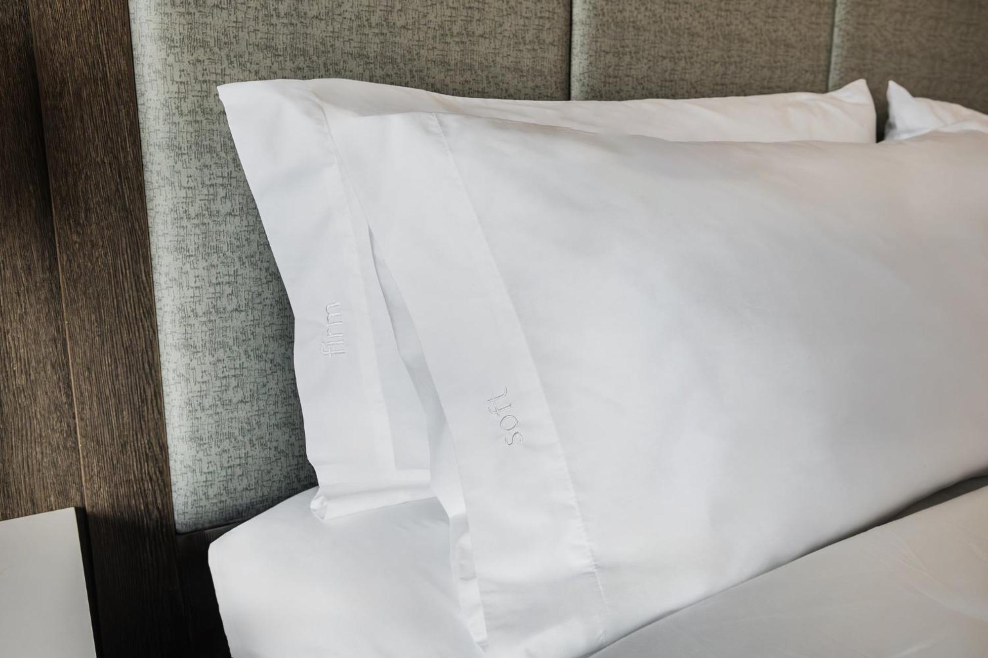 Holiday Inn Express & Suites - Toronto Airport South By Ihg מראה חיצוני תמונה