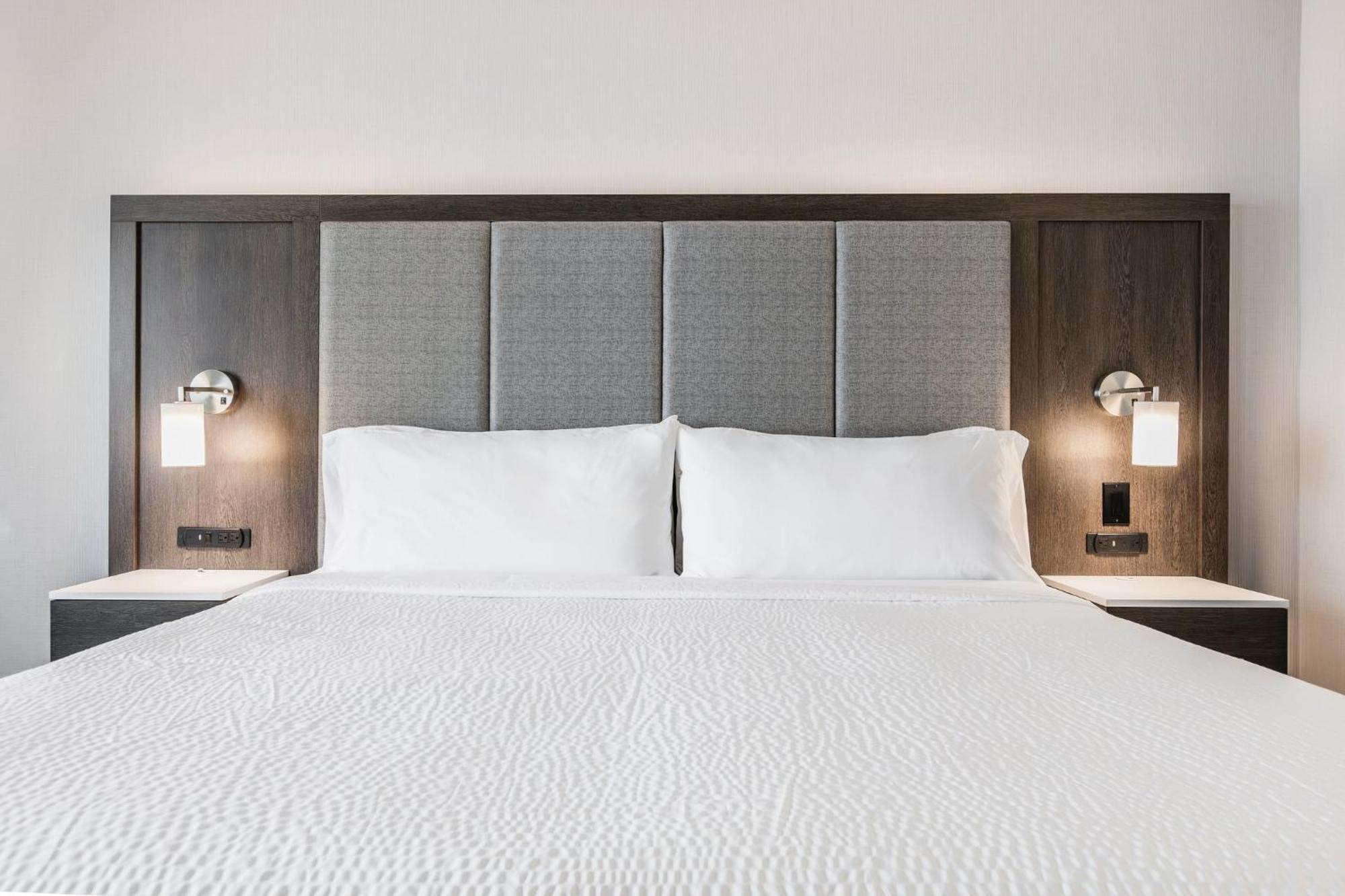 Holiday Inn Express & Suites - Toronto Airport South By Ihg מראה חיצוני תמונה