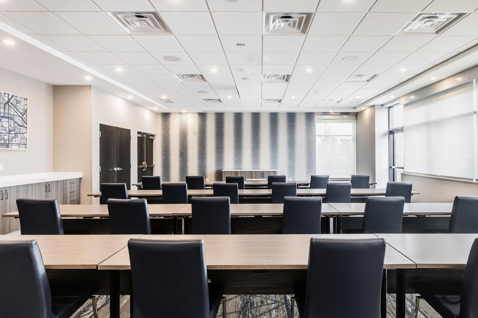 Holiday Inn Express & Suites - Toronto Airport South By Ihg מראה חיצוני תמונה
