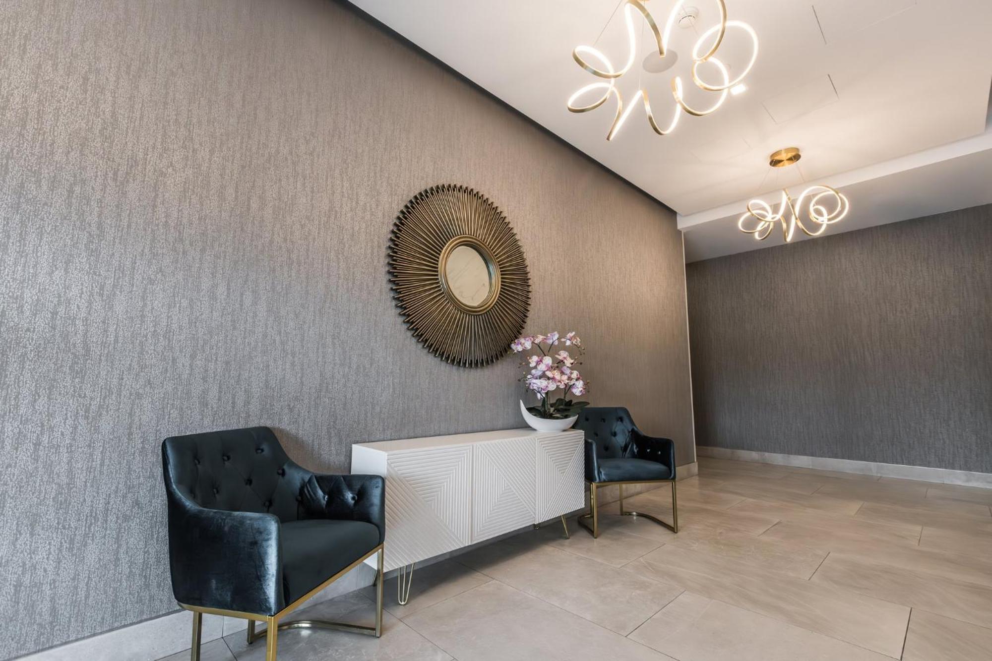 Holiday Inn Express & Suites - Toronto Airport South By Ihg מראה חיצוני תמונה