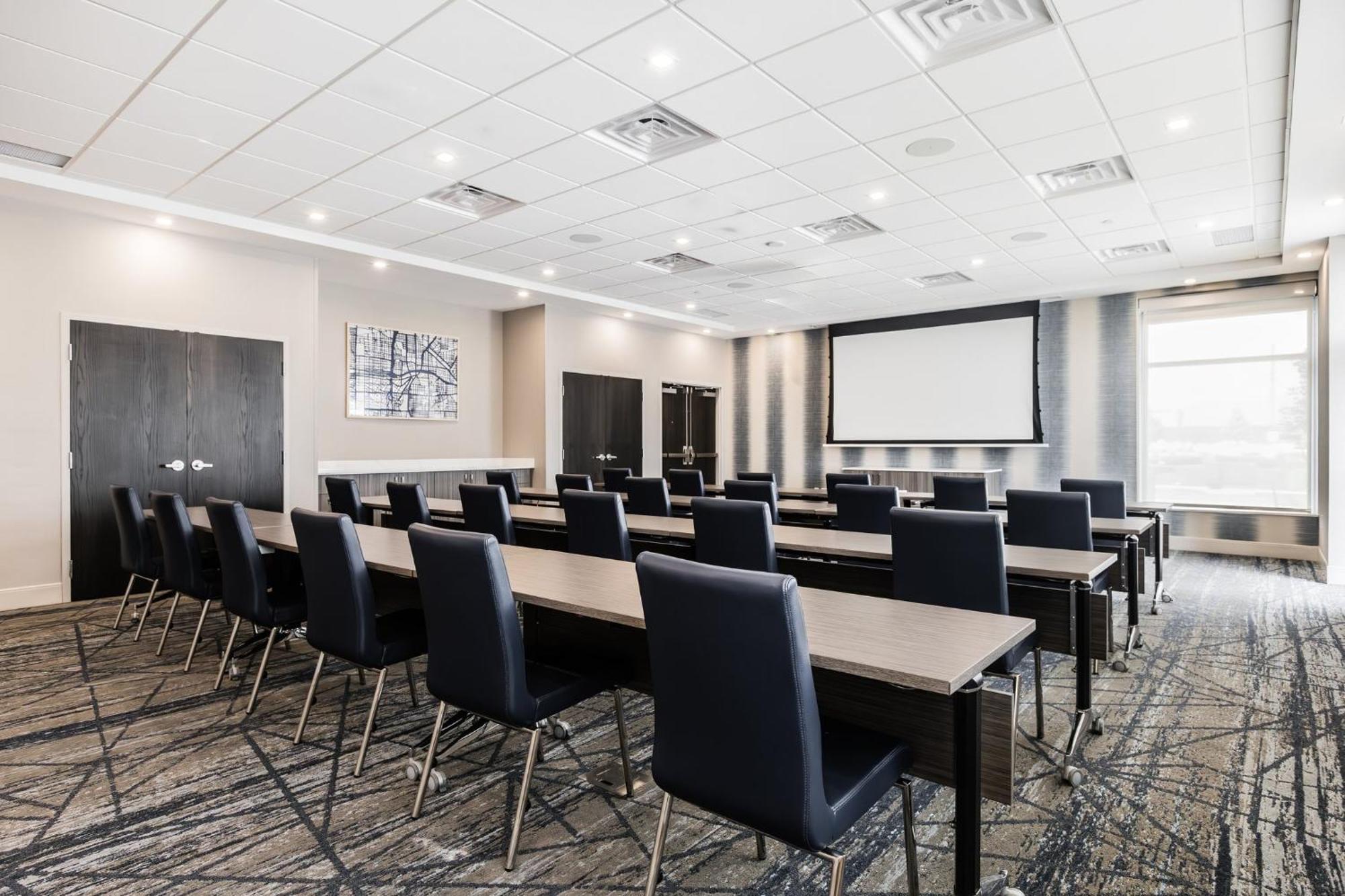 Holiday Inn Express & Suites - Toronto Airport South By Ihg מראה חיצוני תמונה