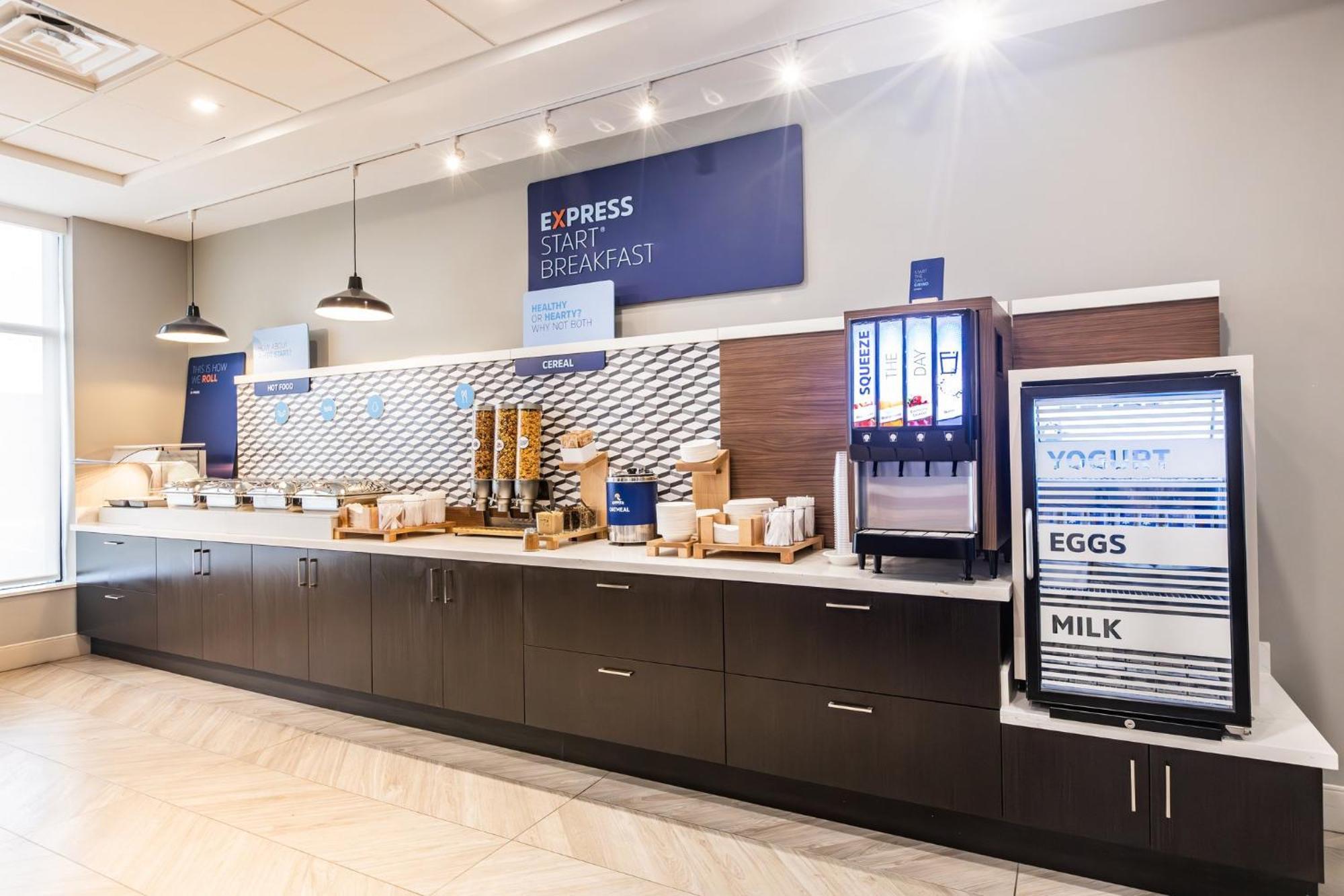 Holiday Inn Express & Suites - Toronto Airport South By Ihg מראה חיצוני תמונה